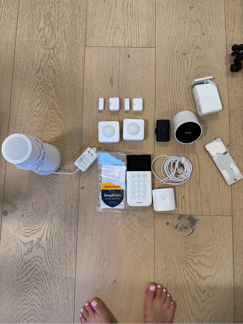 Simplisafe suit of product’s barely used $500 value